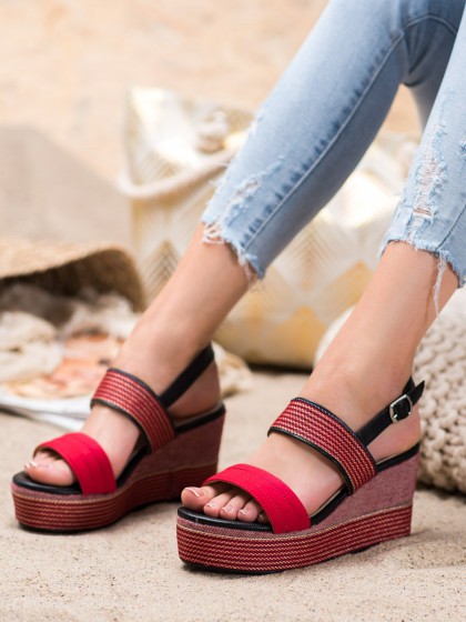 67413 - Goodin sandali rdeca barva